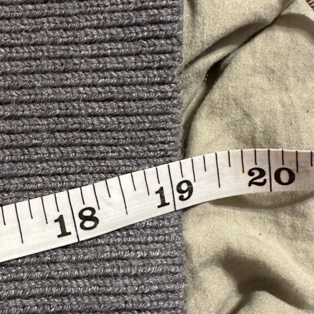 EUC Men’s Banana Republic Sweater.